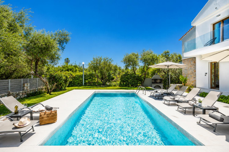 Others 3, Villa Nineta, Crete