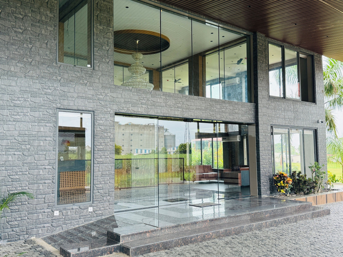 Exterior detail, The Grand Heaven Hotel And Resort, Surat