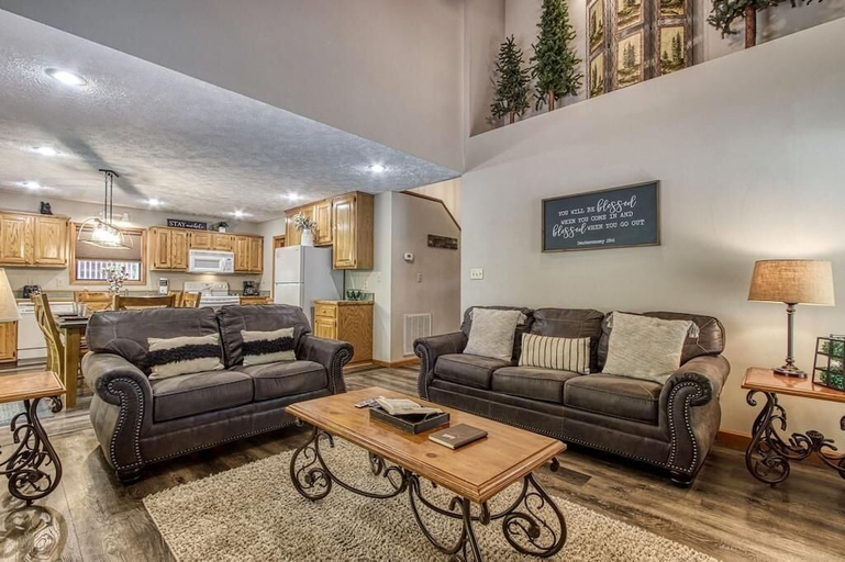 Living area 5, Foxes Den, Sevier