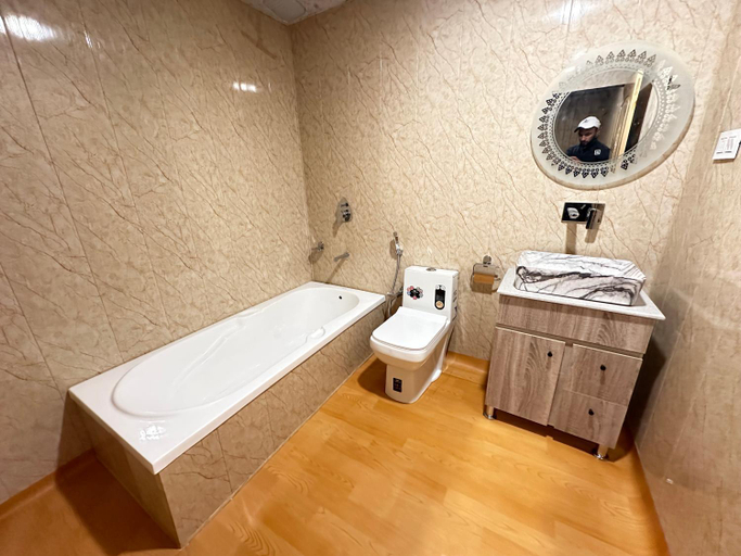 Bathroom, The Heritage Safinaa Group Of Houseboats, Srinagar