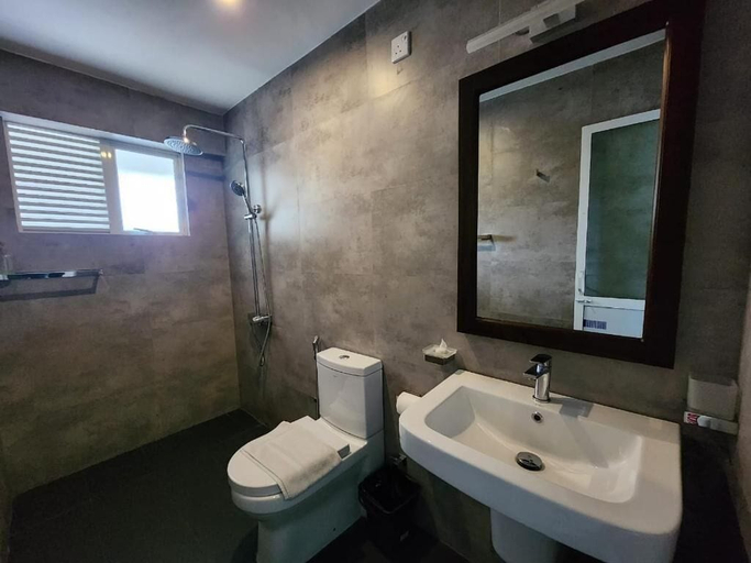 Bathroom, Lotus Lake Residence - Kandy, K.F.G. & G. Korale