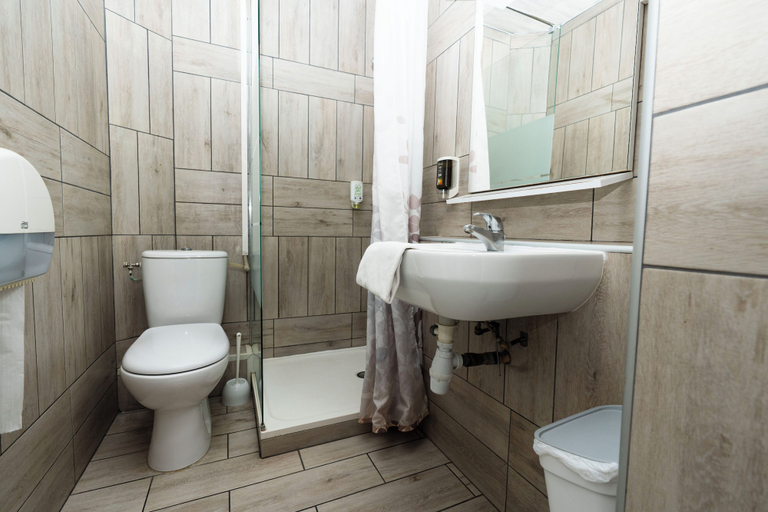 Bathroom 3, Hotel Cesar Nimes historic center & Train Station, Gard
