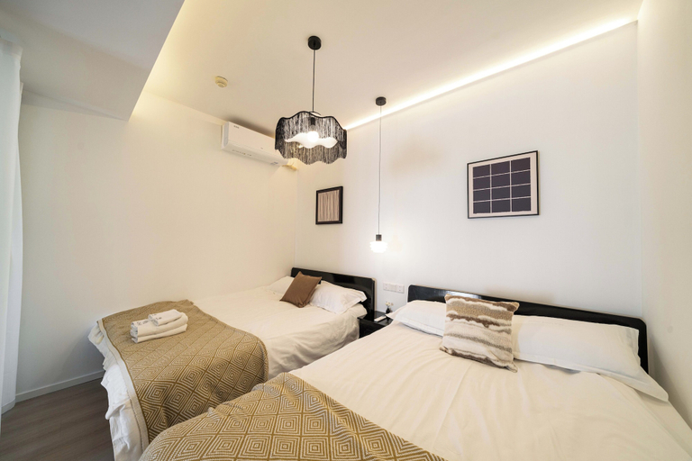 Room 5, Yidu Home-Nanjing W Rd River View, Shanghai