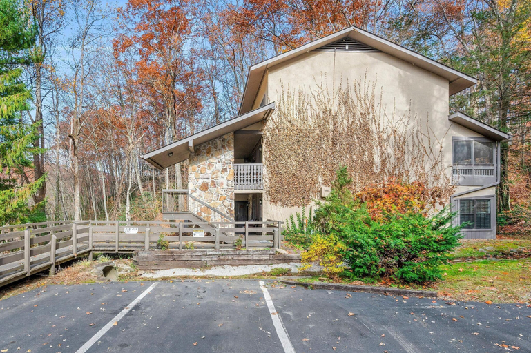Exterior 4, Mountain Charm 2, Sevier