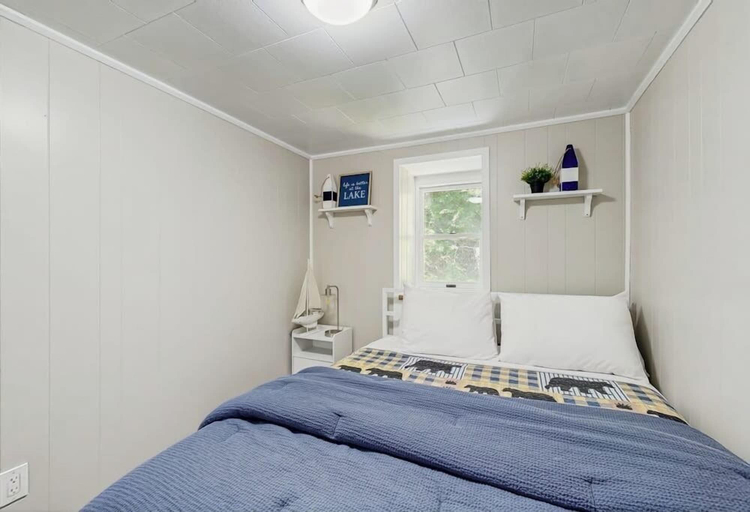 Room 4, Heart Pond Hideaway, Hancock