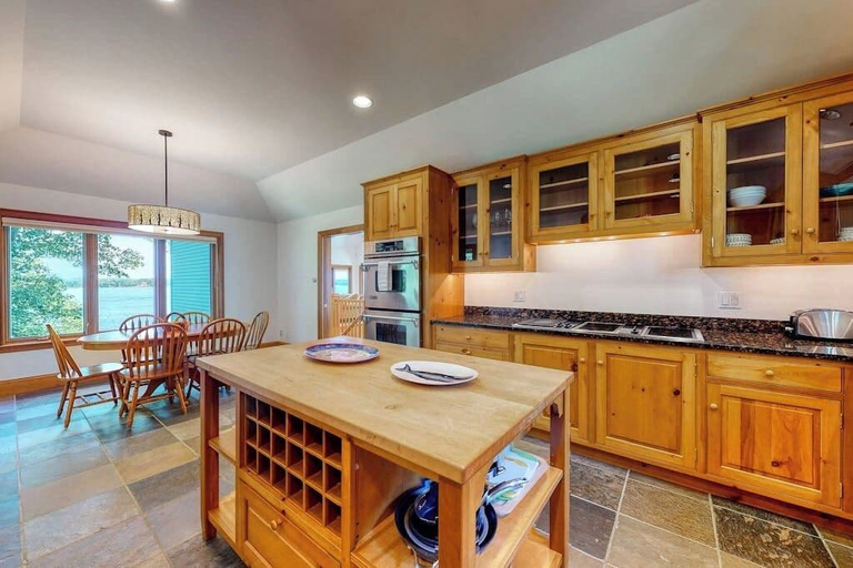 Private kitchen 3, Delightful Oceanfront Home With Amazing Views, Wrap-around Deck & two Fireplaces, Lincoln