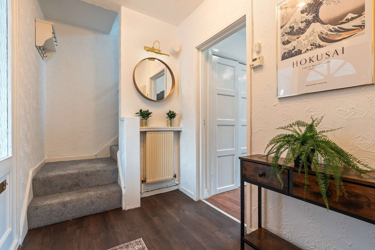 Room 4, Comfortable 3-bed House in Leeds Sleeps 5, Leeds