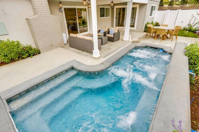 Sport & Beauty 4, Gorgeous Upgraded 5 Bedroom & 4 Bath Home With Jacuzzi, Orange