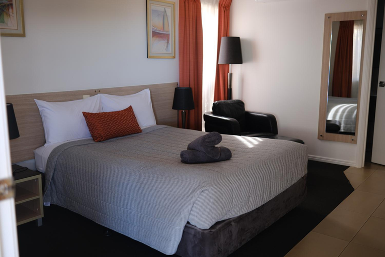 Bedroom 2, Cobar Central Motor Inn, Cobar