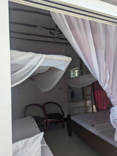 Others 4, Room-this House Holds a Very Special pla, Kaskazini 'A'