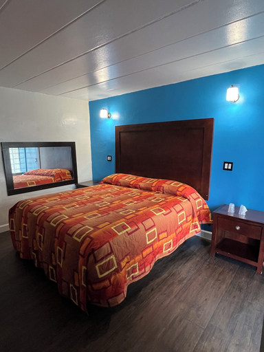Room 4, Riviera motel, Wayne