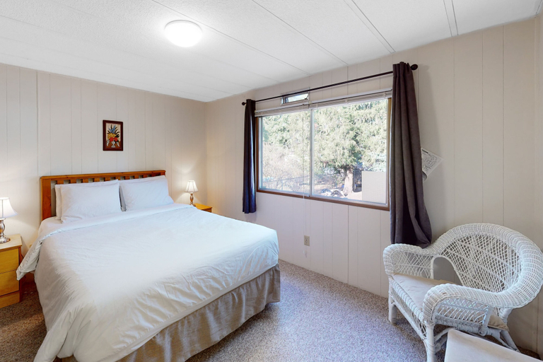 Room 3, Lazy Dayz Cottage, Kootenay Boundary