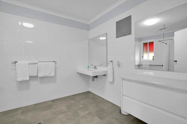 Bathroom 3, Starline Alpacas Farmstay Resort, Singleton