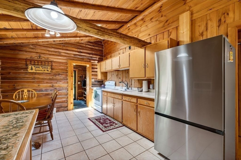 Private kitchen 3, Lang Lodge 3 Bedroom Cabin, Bayfield