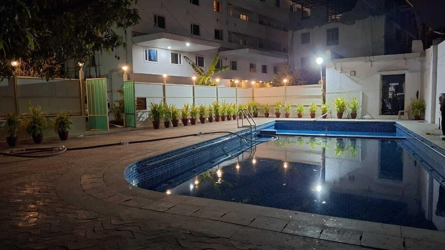 Others 3, Dhanunjaya's Luxury Hotel, Krishnagiri