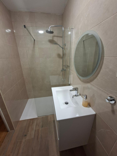 Bathroom 3, Grad Tustanj, Moravce