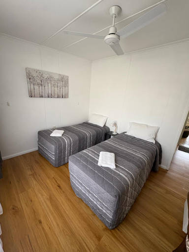 Bedroom 2, Mitchell Motel & Cabins, Booringa