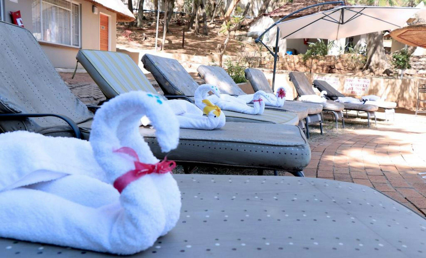 Others 5, Ananda Lodge, Bojanala