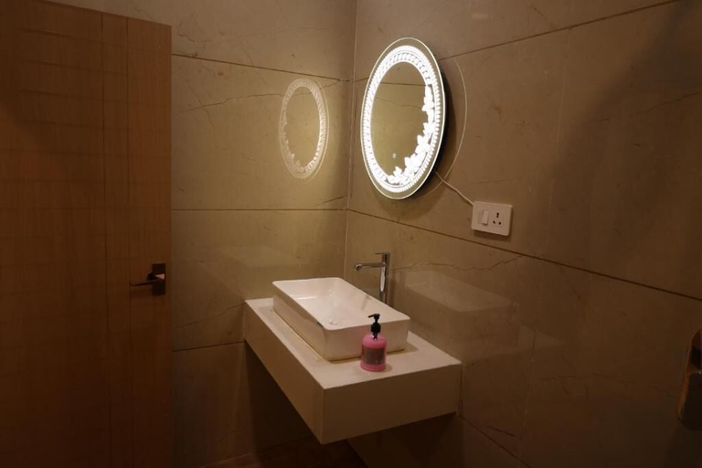Bathroom 5, Aakruti resorts, Mathura