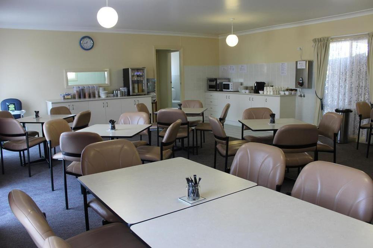 Food & Drinks 5, Motel 359, Tamworth Regional - Pt A