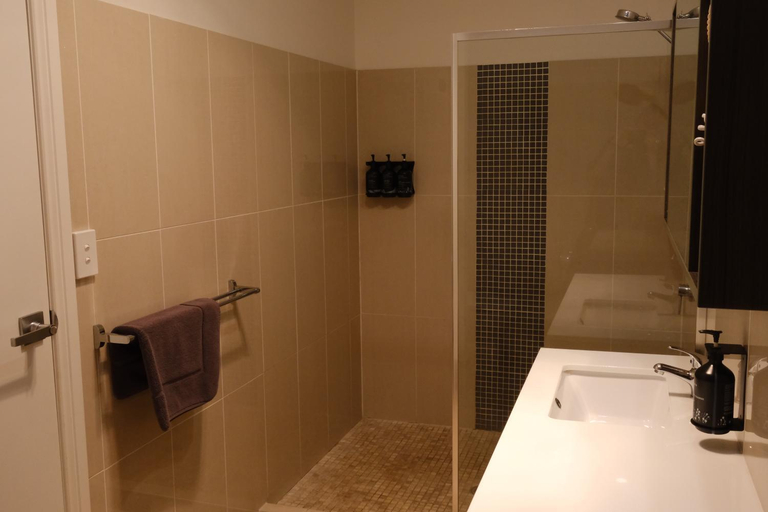 Bathroom 3, Cobar Central Motor Inn, Cobar