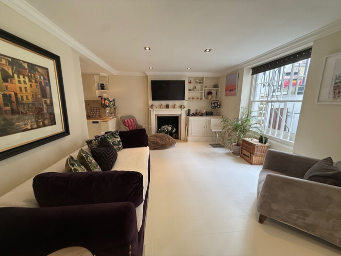 Living area 2, Cozy City Two Double Bedroom Apartment in Chelsea, London