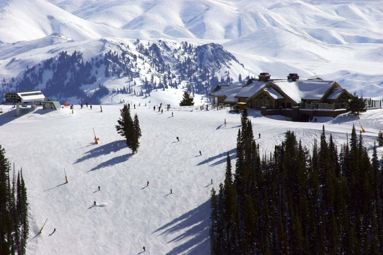 Snow and ski sports 4, Atelier Lookout - 2BD Condo Baldy Views + Pool, Blaine