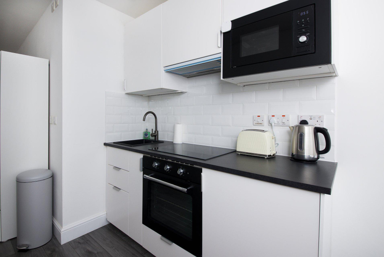 Others, GuestReady - Monochromatic Retreat, Sefton