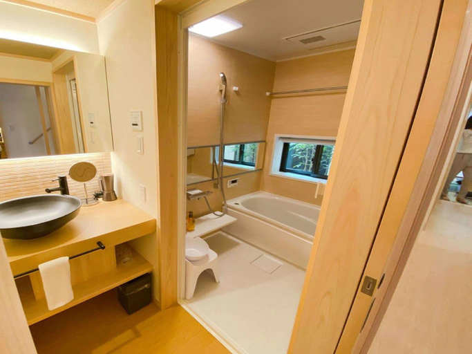 Bathroom 3, Rinn Tsukinowa, Kyoto