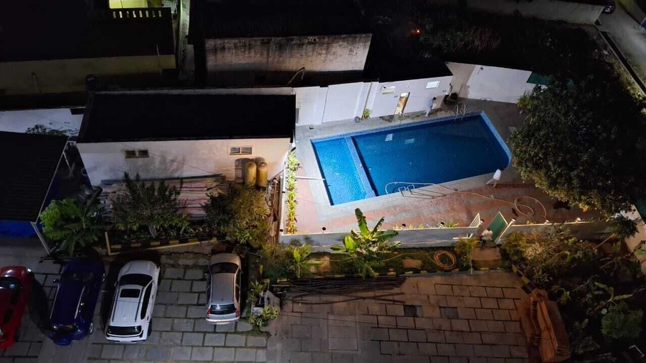 Others 4, Dhanunjaya's Luxury Hotel, Krishnagiri