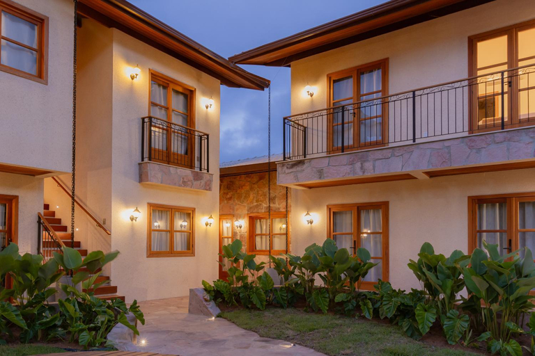 Exterior & Views