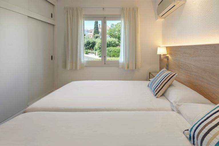 Bedroom 3, Alcanada Golf Hotel, Baleares