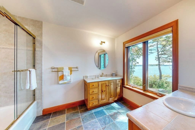 Bathroom 2, Delightful Oceanfront Home With Amazing Views, Wrap-around Deck & two Fireplaces, Lincoln