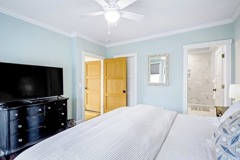 Room 3, Harborwalk, Knox