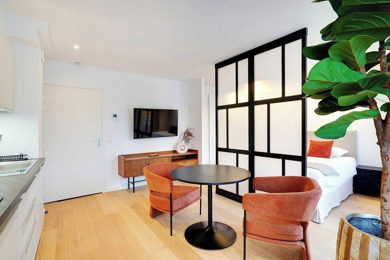 5, Sleek & Refined Apartment - Levallois-Perret, Hauts-de-Seine
