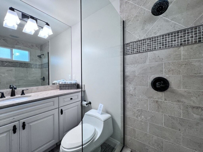 Bathroom 4, Sensational 6 Bedroom 4 Bathroom Pool Home (3 Master Bedrooms W/bathrooms), Orange