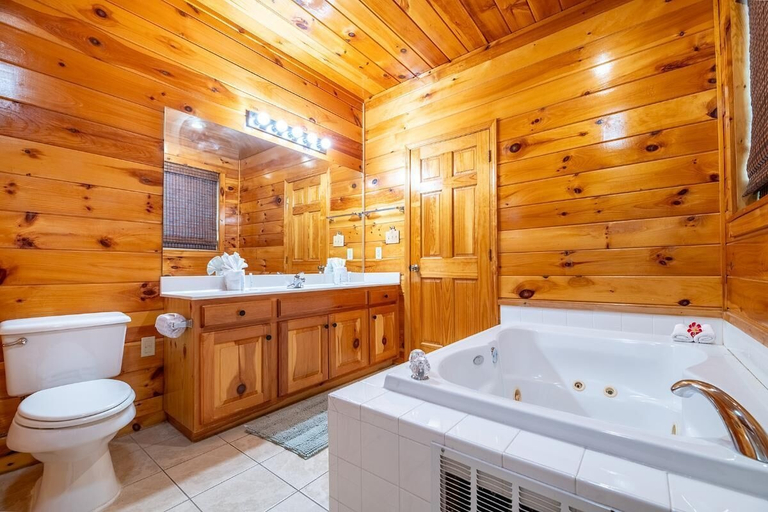 Bathroom 2, Elk Lodge, Sevier