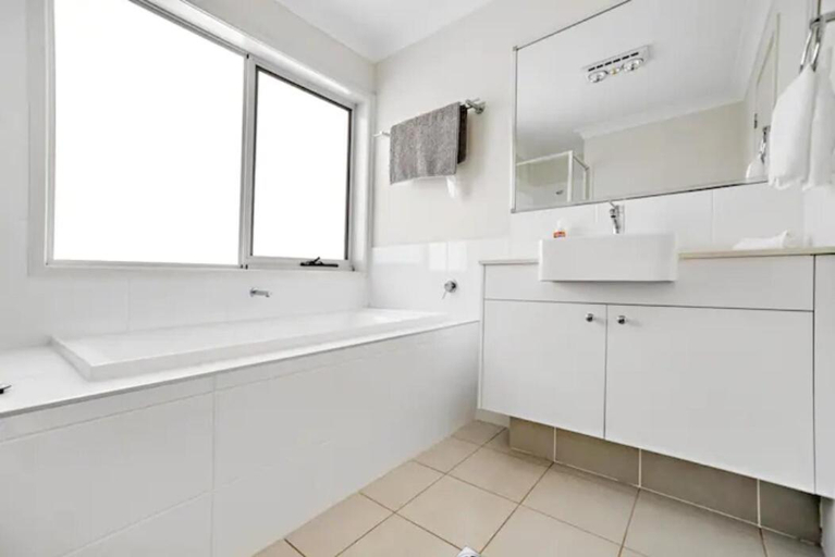 Bathroom, Kellyvile Delight 5BrHouse+Parking+Shopping Center, Baulkham Hills  - North