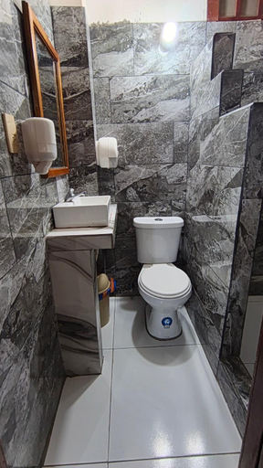 Bathroom, Hostal Fragata Puerto Lopez, Puerto López