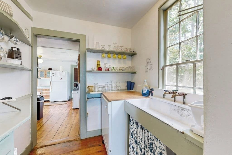 Private kitchen 5, Historic Riverfront Home With Boathouse & Private Dock - Dogs OK, Lincoln