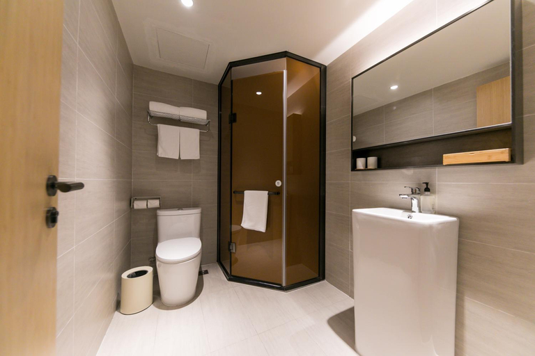 Bathroom 5, JI Hotel (Ningbo Beilun Yintaicheng), Ningbo
