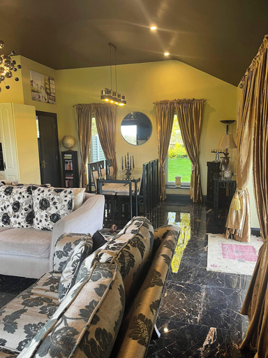 Living area 4, Bungalow Sleeps 2 With Garden and Parking