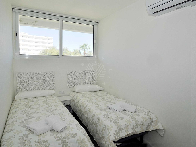 Room 3, Mar Esmeralda Apartment, Baleares