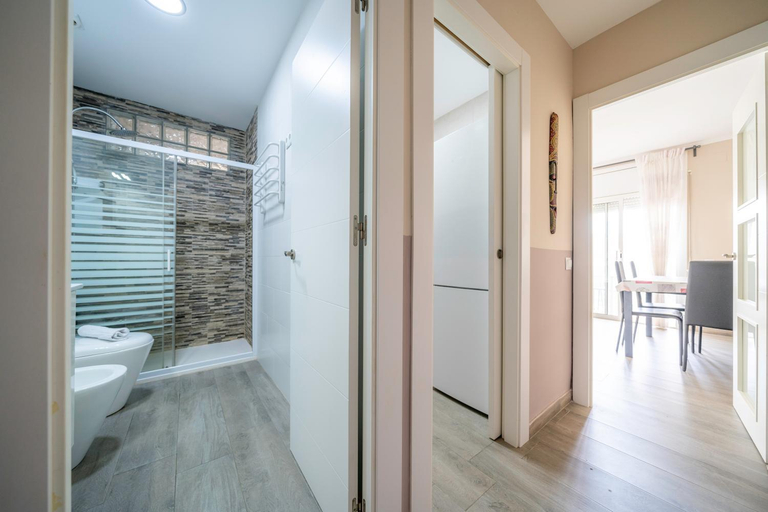 Bathroom 4, HomeHolidaysRentals Maritim V, Barcelona