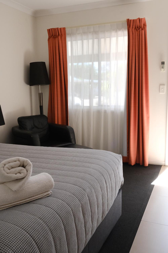Bedroom 4, Cobar Central Motor Inn, Cobar