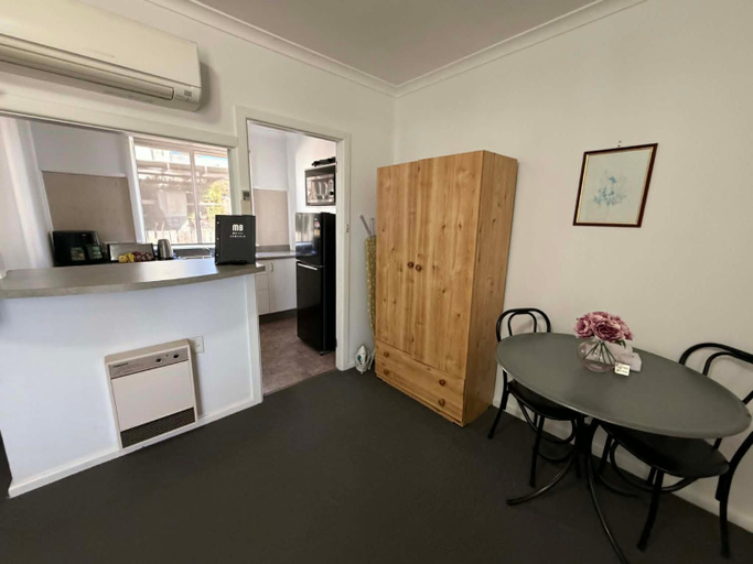Others 4, Motel Bombala, Bombala