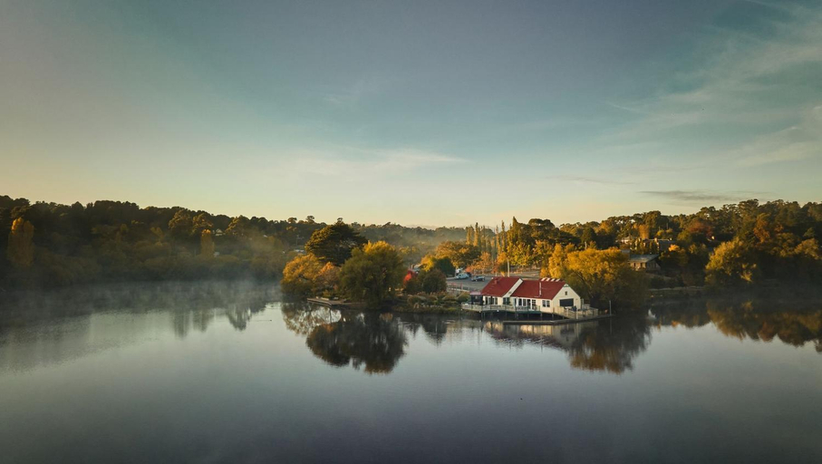 Others 4, Lucini Cottage- wood fire and bush views, Hepburn - East