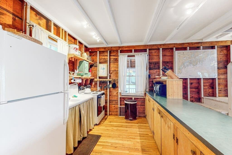 Private kitchen 4, Cozy, Waterfront Cabin-style Gem With Private Dock and Lovely Views, Sagadahoc