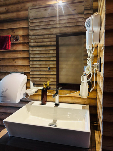 Bathroom 3, Ella Wood Cabin, Ella