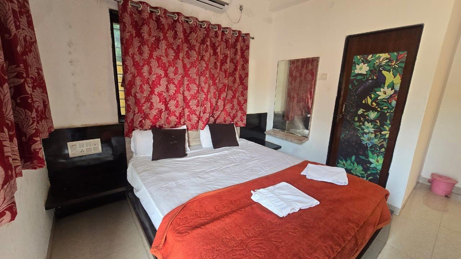 Bedroom 3, Hotel Riveria, Satara